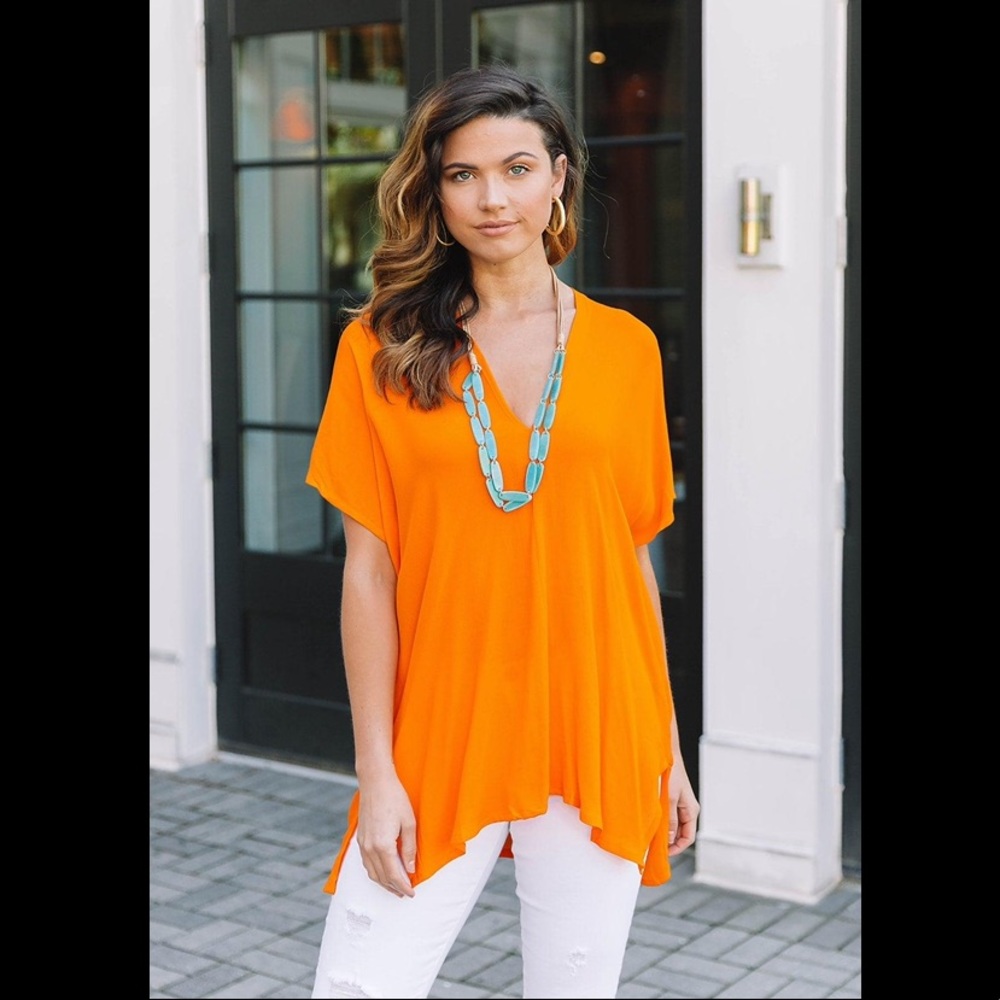 Karlie Solid V Neck Tunic coral / orange size small EUC